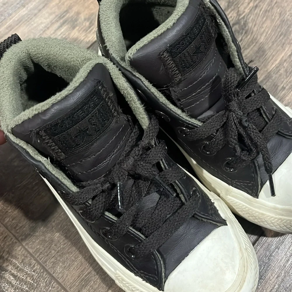 Converse All Star Chuck Taylor Youth 11 Leather Lace Up Shoes